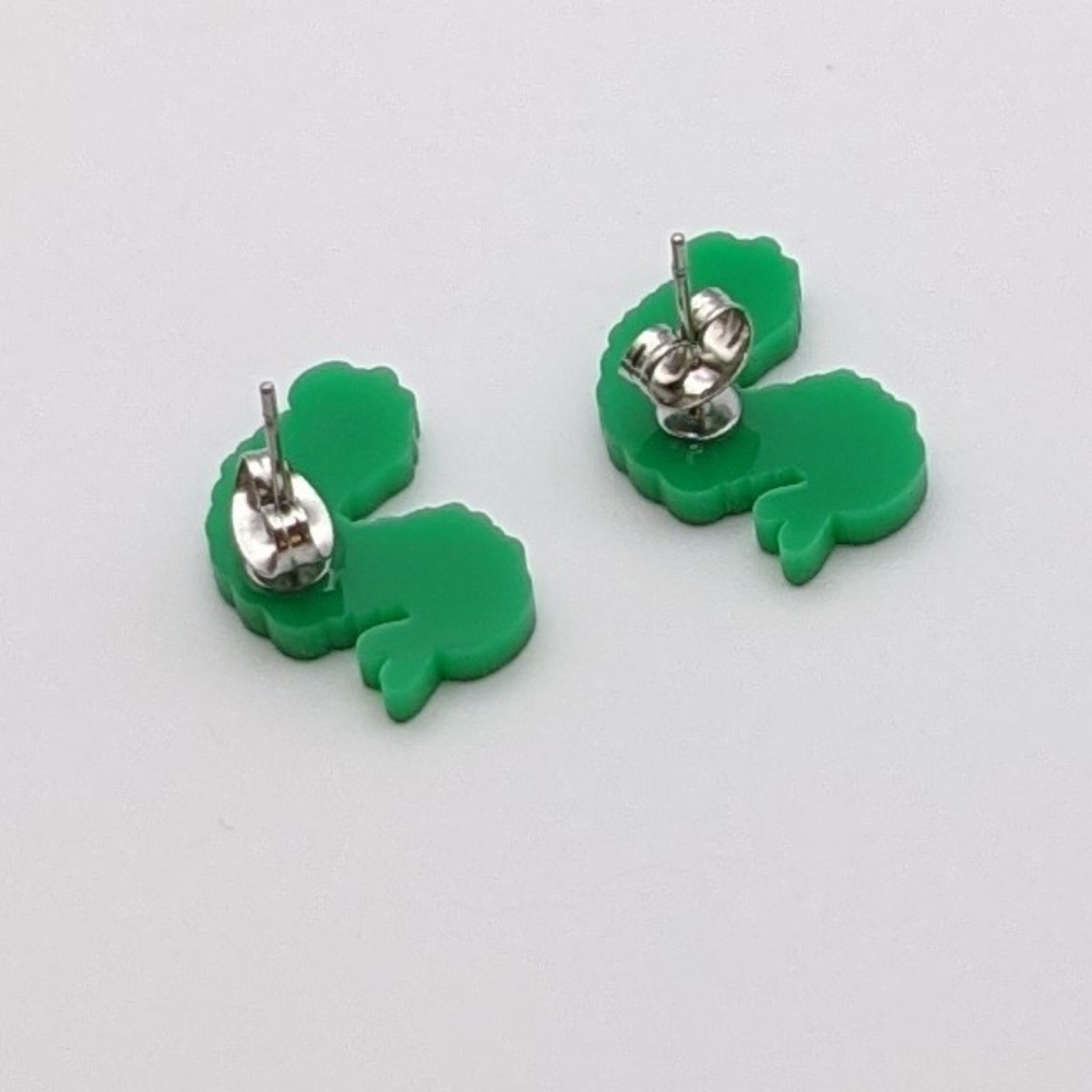 Caterpillar acrylic green glitter stud earrings - Picture 7 of 7